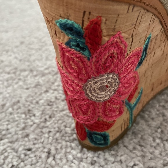 Antonio Melani embroidered wedges - Picture 6 of 8